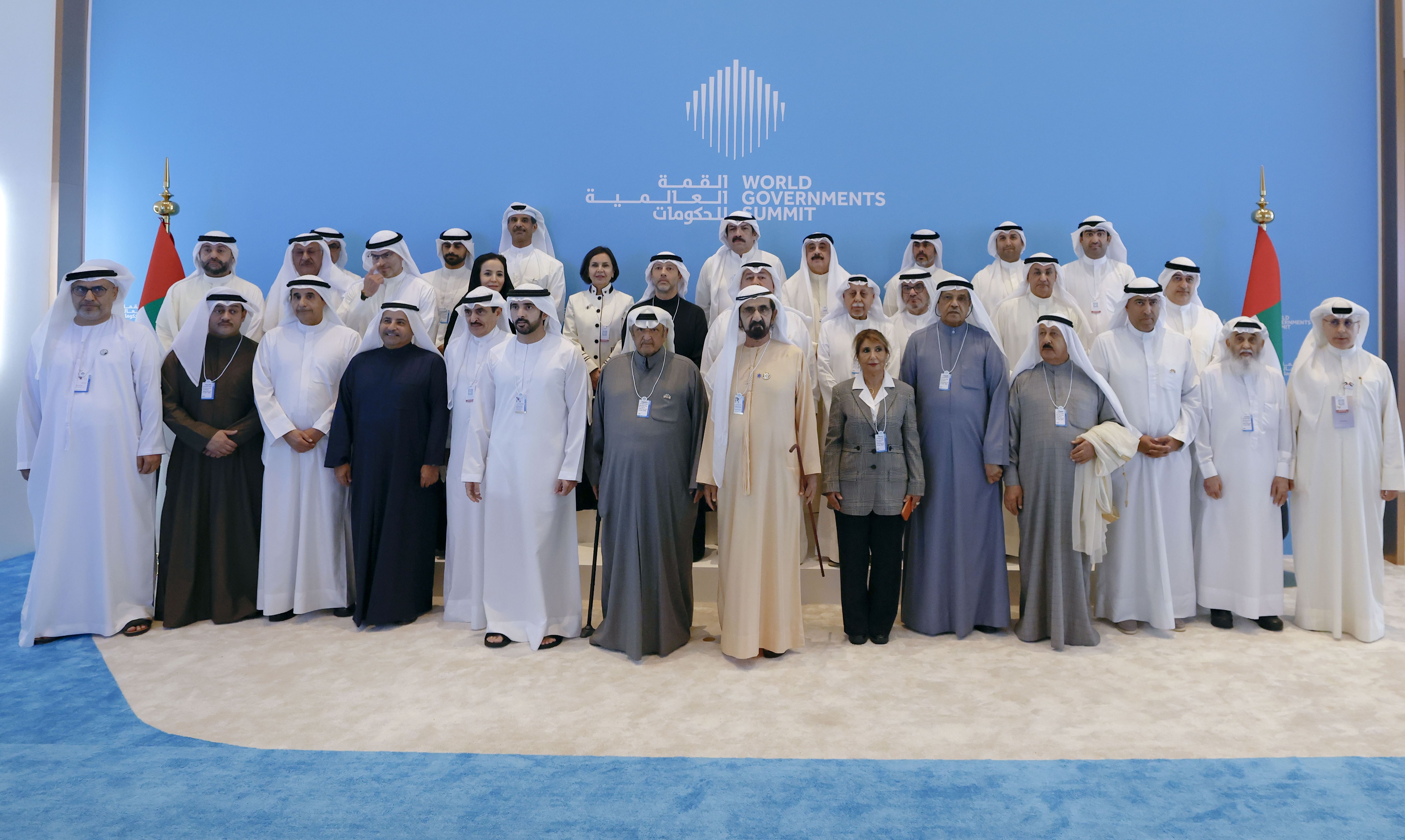 Mohammed bin Rashid meets with Kuwaiti businessmen attending UAE-Kuwait Economic Forum
