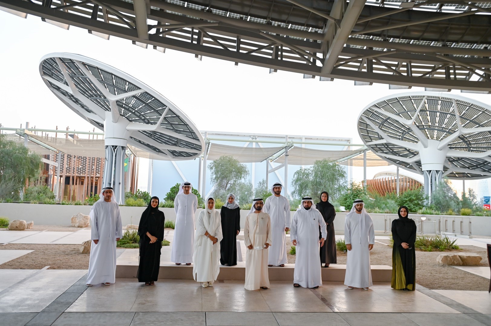 Mohammed bin Rashid meets with Dubai Media Council members on sidelines of Arab Journalism Award ceremony