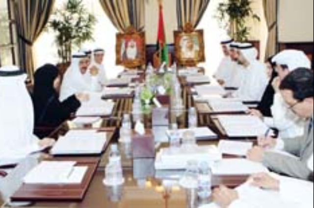 محمد بن راشد يتفقد قاعدة الفجيرة البحرية 