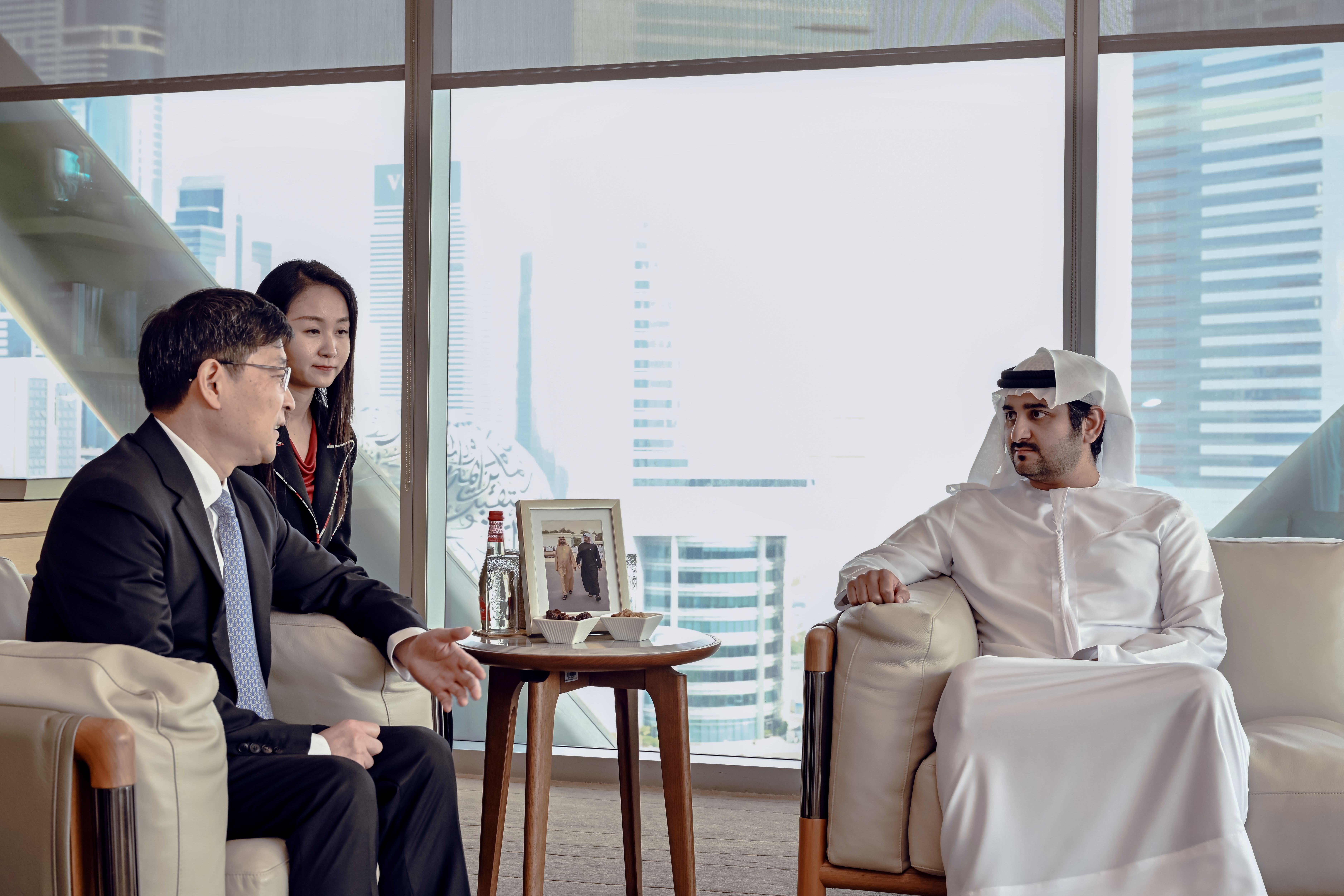 Maktoum bin Mohammed meets with Ren Deqi, Chairman of China’s Bank of Communications
