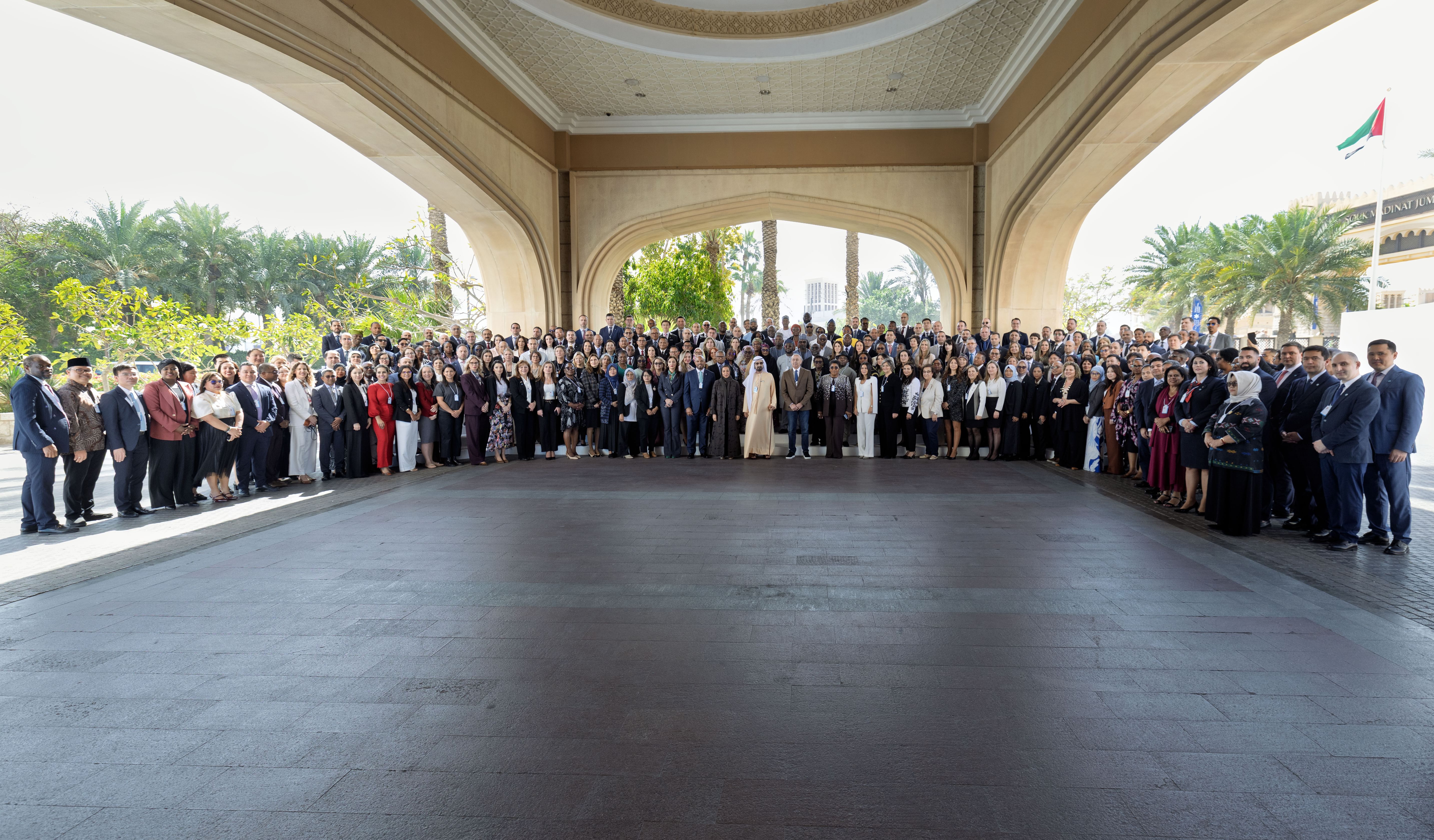 Mohammed bin Rashid attends graduation of 377 participants from 17 international government leadership programmes